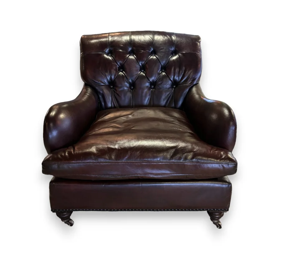 Chesterfield Ledersessel mit Holzbeinen | Modell CALEDONIAN