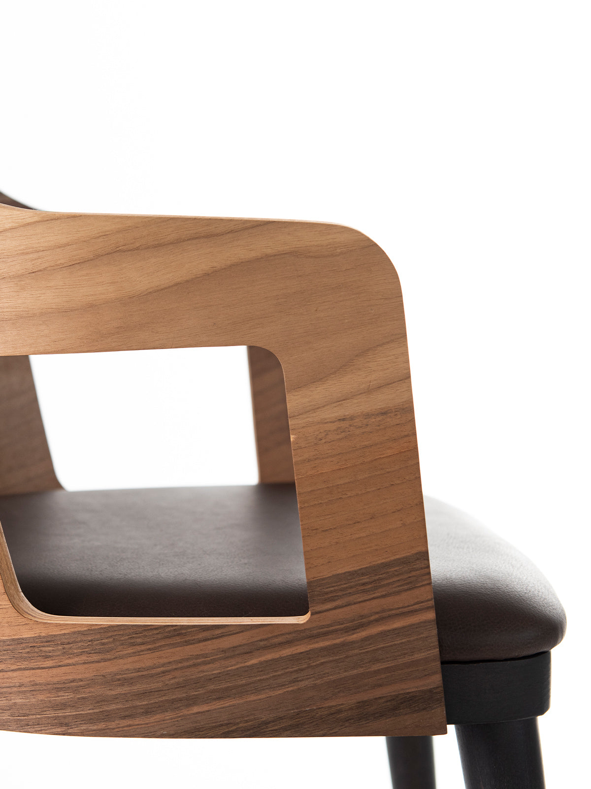 Stuhl aus Buchen- und Walnusssperrholz | Modell MOZI