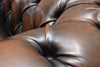 Chesterfield Sofa aus Leder mit Holzbeinen | Modell GYMA G